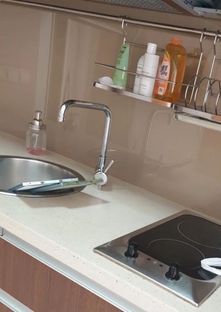 Kitchen before cleaning