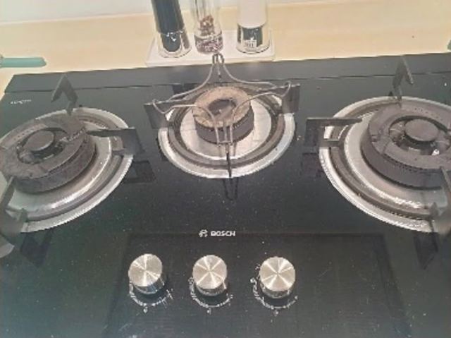 Gas hob before cleaning